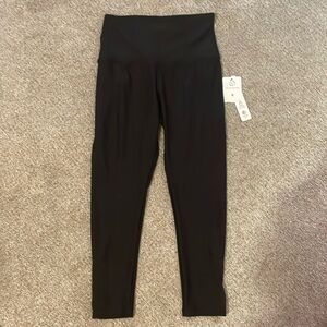 VOGO Athletica Cropped Leggings